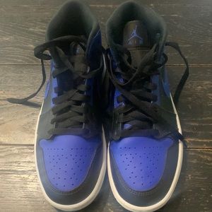 Size 8 Air Jordan 1 Mid Hyper Royal shoes.